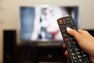 Стартап раздаст телевизоры за просмотр рекламы