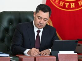 Президент Кыргызстана объявил выговор гендиректору НТРК