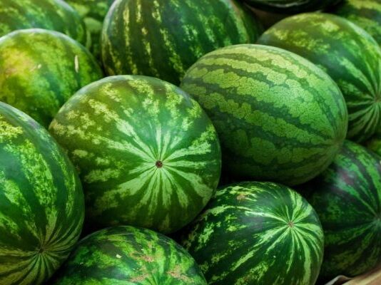 Местные арбузы начинают появляться на прилавках рынков и магазинов — Минсельхоз Кыргызстана