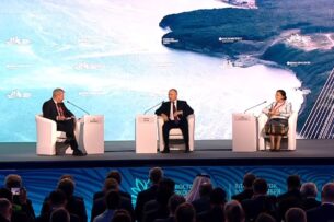 Путин: для начала переговоров Украина должна прекратить боевые действия