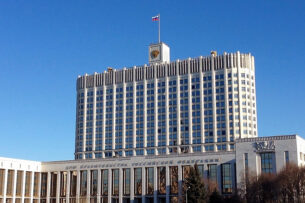 Кыргызстан вошел в список стран, которых допустили к торгам на валютном рынке России