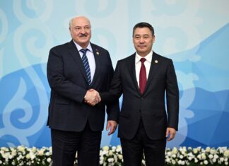 Лукашенко на саммите СНГ в Бишкеке встал не туда и вспомнил фразу Ельцина «не так сели»