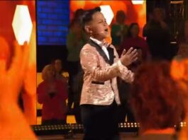 Школьник из Кыргызстана своим исполнением «Белых роз» Шатунова вызвал восторг на популярном шоу Малахова