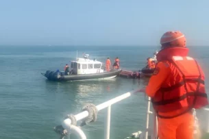 Сотрудники береговой охраны Китая поднялись на борт тайваньского круизного лайнера. Это вызвало панику в Тайване