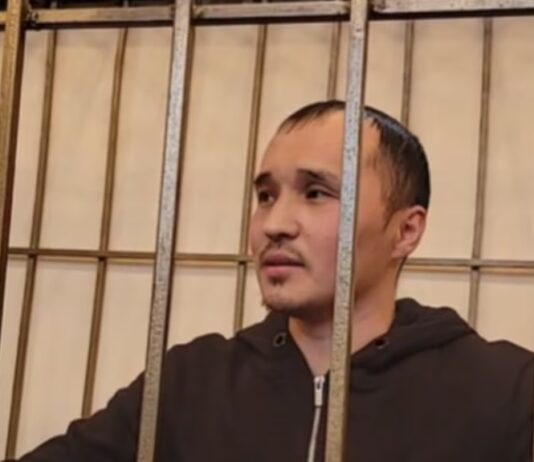 Тыныстан Асыпбеков призвал депутатов создать комиссию по делу о задержании 11 журналистов