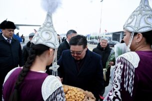 В Кыргызстан с официальным визитом прибыл Председатель Великого государственного Хурала Монголии