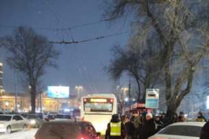 Неправильная парковка: в Бишкеке оштрафовали водителей частных автомобилей
