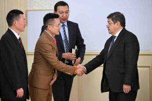 Акылбек Жапаров встретился с представителями китайской компании по созданию «Почта-Банка»