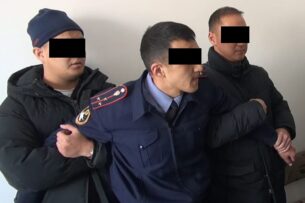 В Нарыне за вымогательство и получение взятки задержаны сотрудник прокуратуры и следователь МВД