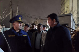Последствия сильного ветра в Бишкеке: мэр ночью объехал город
