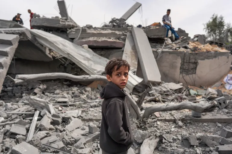 Газа: более 17 тысяч детей остались без родителей и опекунов