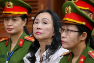 Одну из богатейших женщин Вьетнама приговорили к смертной казни за мошенничество