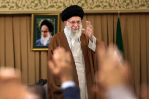 Аятолла Хаменеи назвал лживыми цели санкций западных стран против Ирана