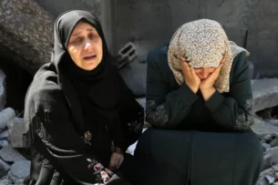 По меньшей мере 63 человека убиты в секторе Газа за последние 24 часа. Большинство американцев считает, что Израиль совершает геноцид