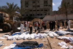 Число погибших в Газе достигло 34 183 человек, во дворах больниц продолжают извлекать тела из «братских могил». Что ещё происходит?