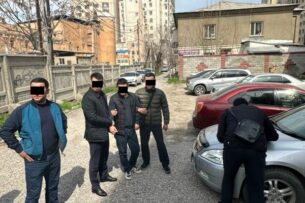 ГКНБ КР: По факту вымогательства взятки задержаны сотрудники ГУВД Бишкека