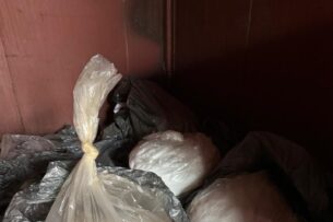 В одном из гаражных кооперативов Бишкека обнаружен схрон наркотических веществ в особо крупном размере