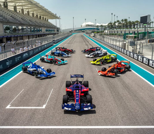 На трассе Формулы-1 в Абу-Даби впервые прошла гонка беспилотных болидов