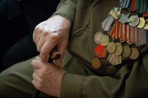 В Москве курьер из Кыргызстана спас ветерана ВОВ от мошенников