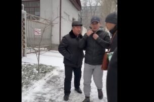 Журналист Актилек Капаров заявил, что порезал руки в СИЗО в знак протеста