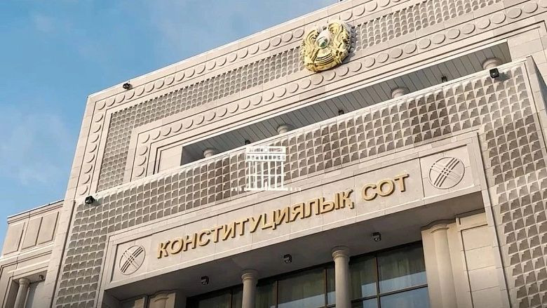 Конституционный суд Казахстана отказался рассматривать заявление против запрета платка у школьниц