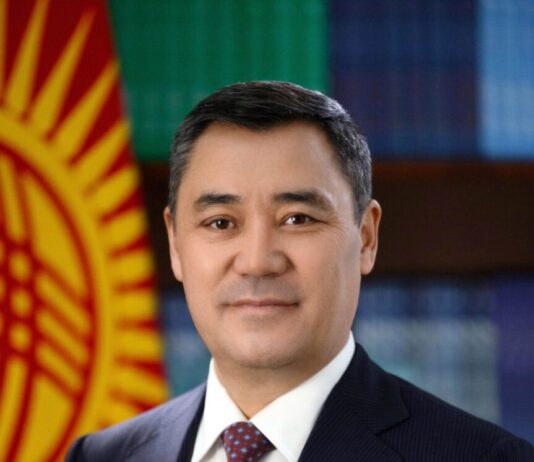 Садыр Жапаров поздравил кыргызстанцев с Праздником труда – 1 мая