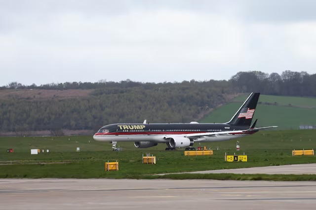 Boeing Трампа столкнулся с другим самолётом в аэропорту во Флориде
