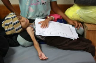 «Ужас без конца?»: Израиль продолжает бомбить Рафах. На территории больниц Газы находят массовые захоронения с обезглавленными телами