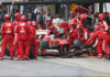 Механики Ferrari меняют колеса быстрее всех