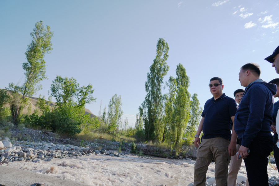 Мэр Бишкека проверяет зоны риска от селевых потоков