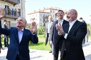 Президенты Азербайджана, Узбекистана и Кыргызстана совершили прогулку по Шуше