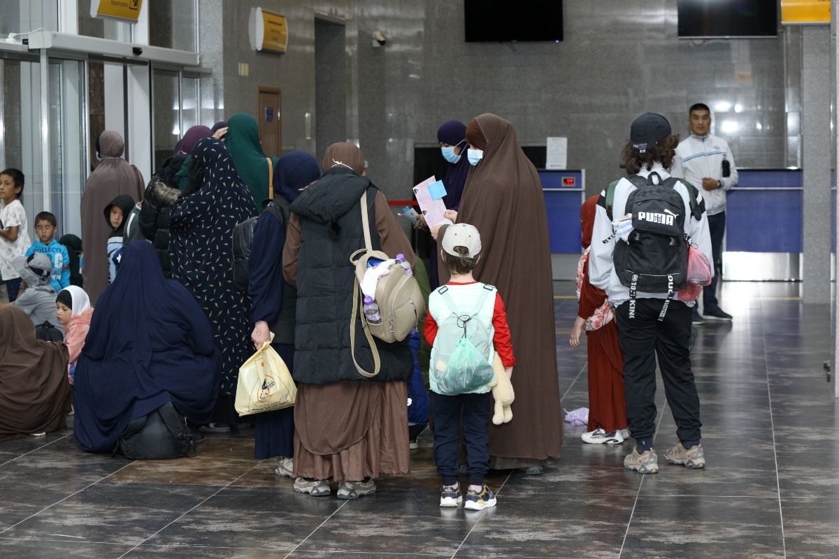 В Кыргызстан вернулись ещё 22 гражданина КР из лагерей беженцев в Сирии