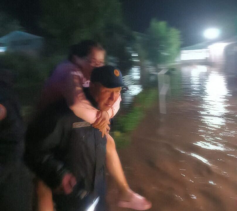 На Иссык-Куле из-за сильных дождей затопило пансионат