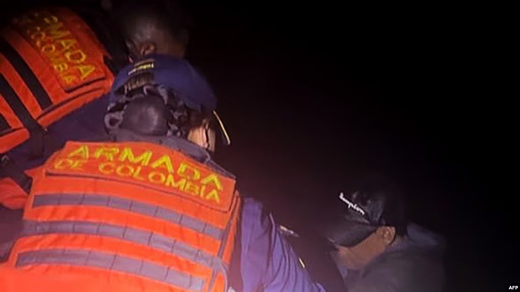Один человек погиб, лодка с 20 мигрантами затонула у берегов Колумбии. Среди спасенных двое из Казахстана