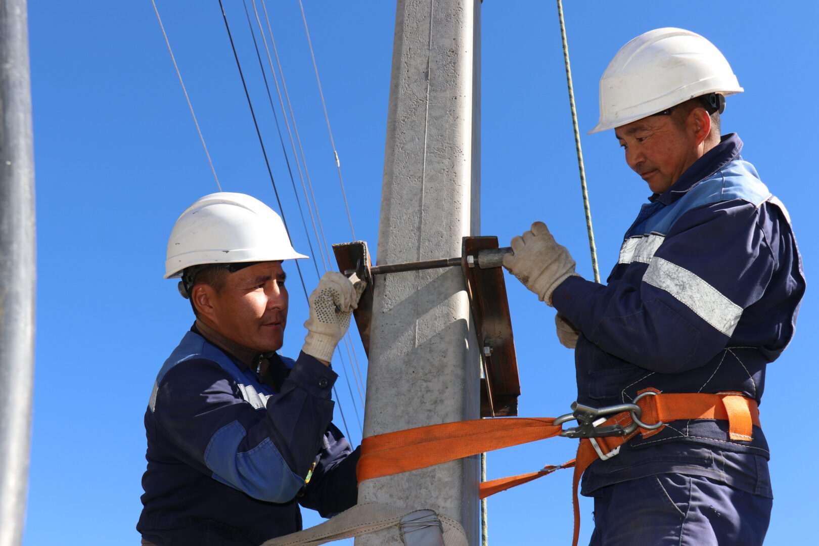 В первом  полугодии 2024 года в Иссык-Кульской области обновлены 6,5 км линий электропередач 0,4 кВ