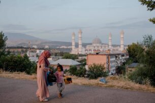 The New York Times: Борясь с экстремизмом, Таджикистан вводит запрет на бороды и головные платки