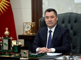 Садыр Жапаров поздравил кыргызстанцев с Днем Конституции