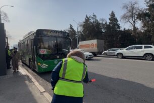 В Бишкеке проводят рейд в муниципальном транспорте. Проверяют культуру обслуживания