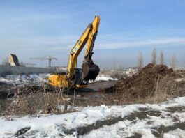 В Бишкеке начали второй этап механической очистки русла реки Аламедин
