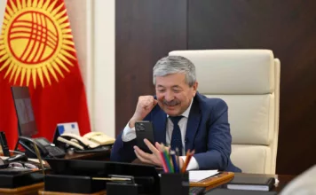 Адылбек Касымалиев поздравил альпинистку Асель Байбагышеву с успешным покорением  Эвереста