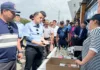 В Бишкеке стихийных торговцев возле Ошского рынка повторно предупредили о прекращении незаконной торговли