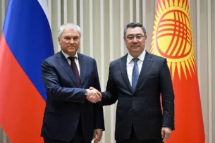 Садыр Жапаров провел встречу с председателем Госдумы России