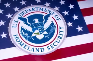 Министерство внутренней безопасности США готово платить 1000 долларов нелегальным мигрантам за добровольный выезд из страны