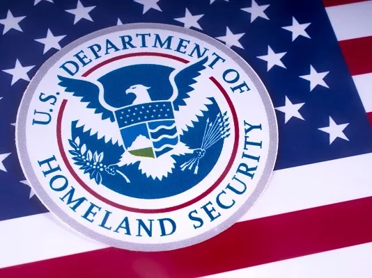 Министерство внутренней безопасности США готово платить 1000 долларов нелегальным мигрантам за добровольный выезд из страны