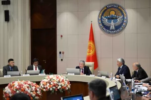 В Администрации президента Кыргызстана рассмотрен третий пакет мер по дебюрократизации государственной системы