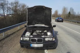 На ходу открывается капот авто. Что делать?
