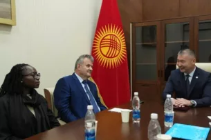 Кыргызстан производит биометрические паспорта Намибии