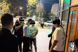 Задержана группа лиц, подозреваемая в поборах с иностранцев за оформление документов на получение гражданства КР