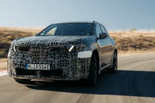 BMW научила машины самостоятельно включать поворотники
