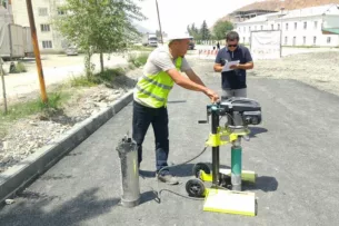 Качество дорог в Кыргызстане проверяется с помощью передвижной лаборатории